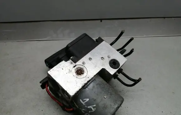 Volkswagen PASSAT B5 ABS Pump 8E0614111AT 0265202402