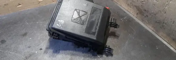 Citroen C4 Grand Picasso Fuse box cover 9804681980