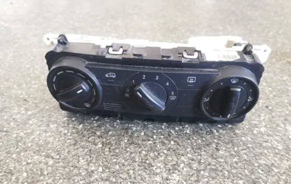 Mercedes-Benz A W169 Climate control unit A1698300585