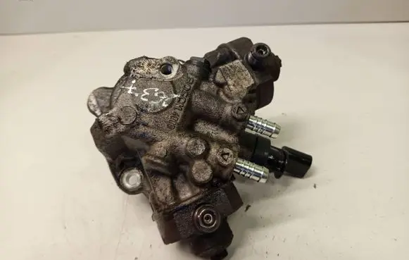 BMW X5 E70 Fuel injection high pressure pump 7805419 0445010623