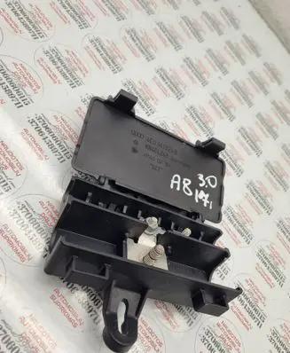 Audi A8 S8 D3 4E Battery relay fuse 4E0941824B 4E0941824