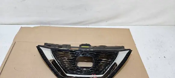 Nissan Qashqai Front bumper upper radiator grill 62398HV80A