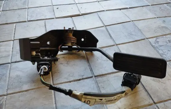 Toyota Corolla Verso AR10 Accelerator throttle pedal 822230F040C