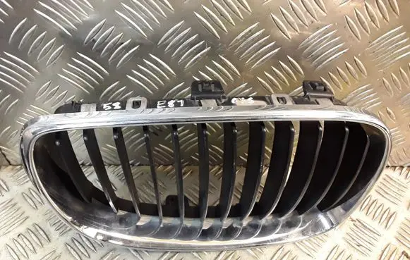 BMW 1 E81 E87 Quarter panel pressure vent 7166440