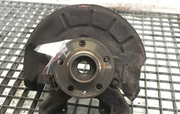 Skoda Fabia Mk1 (6Y) Front wheel hub spindle knuckle