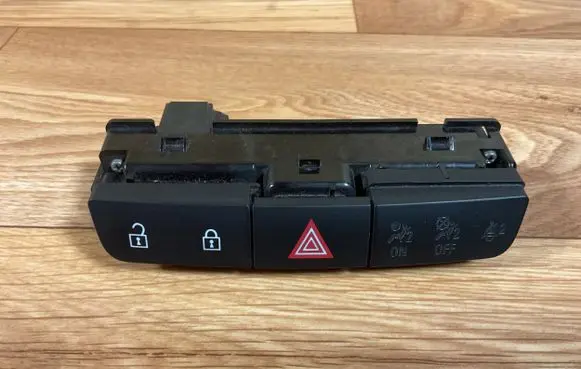 Opel Insignia A Hazard light switch 13271927 GE8295