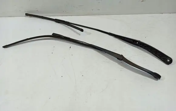 Porsche Taycan 9J1 Front wiper blade arm 