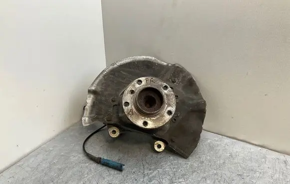 BMW 5 E60 E61 Front wheel hub spindle knuckle 6760954