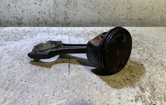Dodge Challenger Piston with connecting rod