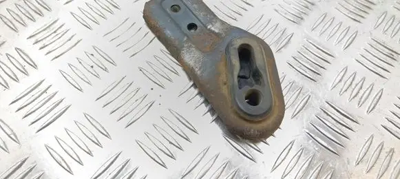 Radiator mount bracket