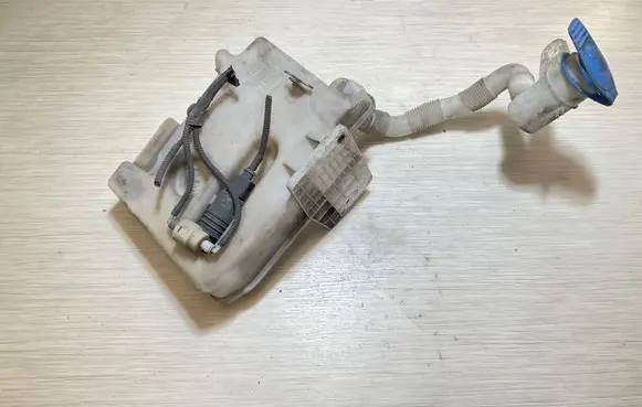 Volkswagen Jetta V Windshield washer fluid reservoir/tank 1K0955453R 1K0955453S 1K0955453Q