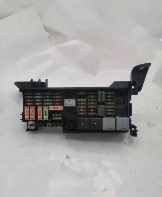 Mercedes-Benz R W251 Fuse module A1645402372 5072426 13583853