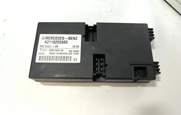 Mercedes-Benz E W211 Seat control module A2118202685 00005822A8