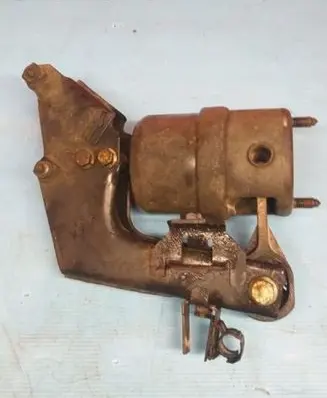 Volkswagen Transporter - Caravelle T4 Engine mounting bracket