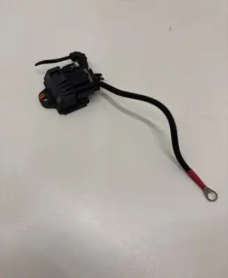 BMW 5 F10 F11 Glow plug pre-heat relay 85700870 131205 0522120103