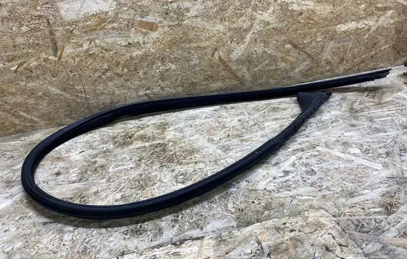 Mercedes-Benz CL C216 Front door rubber seal A2167200578