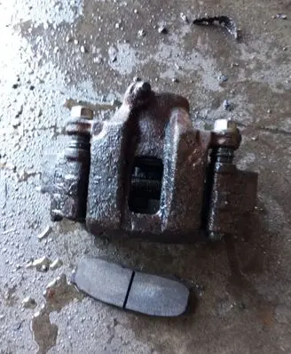 Toyota Land Cruiser (J120) Rear brake caliper