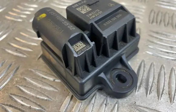Mercedes-Benz E W212 Glow plug pre-heat relay A6519005502 13191016531 13191014531