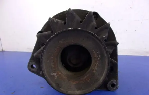 Volkswagen PASSAT Generator/alternator 050903015B