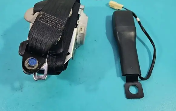 Suzuki Swift II Front seatbelt IMPRK1384039