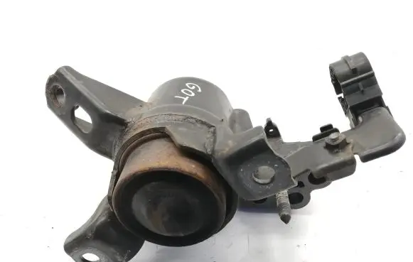 Toyota Avensis T270 Engine mount bracket