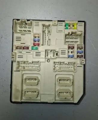Renault Zoe Fuse module USM2010 284B68764R 3581045079