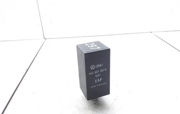 Audi A6 S6 C4 4A Hazard warning light relay 443927351B