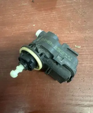 Renault Master III Headlight level adjustment motor 260567357R