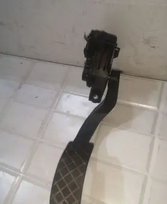 Volkswagen PASSAT B5.5 Accelerator throttle pedal 6PV00837603 8D1721523J