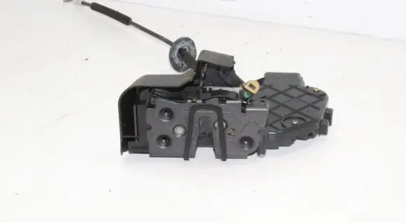 Land Rover Discovery 3 - LR3 Front door lock FQJ000203D FQJ000203