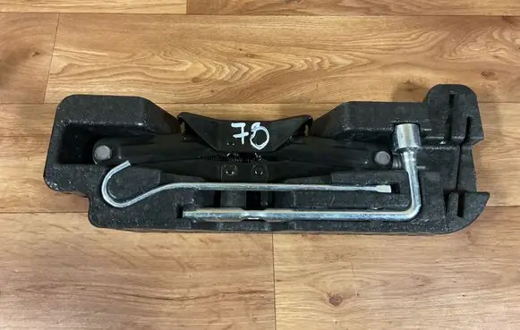 Chevrolet Nubira Tool set 96618204