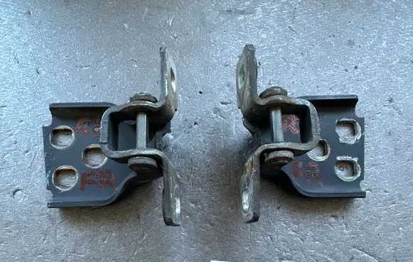 Jeep Grand Cherokee (WJ) Front door upper hinge 55136480AE