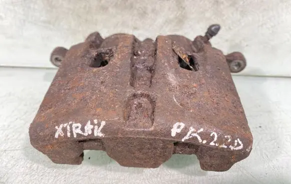 Nissan X-Trail T30 Front brake caliper