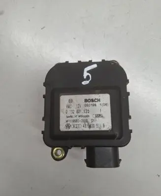 Audi A6 S6 C5 4B Air flap motor/actuator 0132801135 4B1820511
