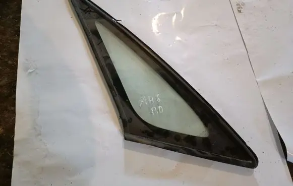 Toyota Corolla Verso E121 Front door vent window glass four-door 