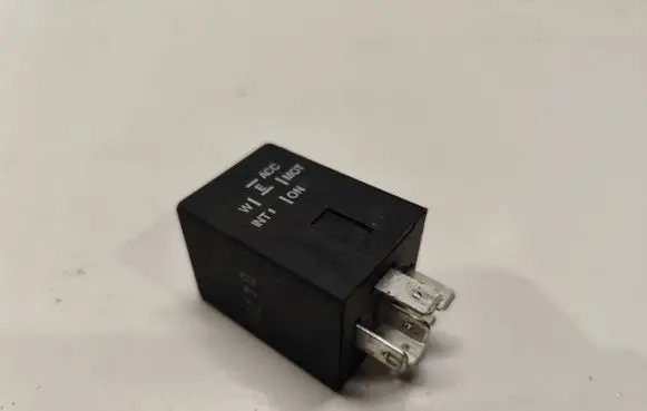 Volvo S40, V40 Other relay MB953394 72HM100