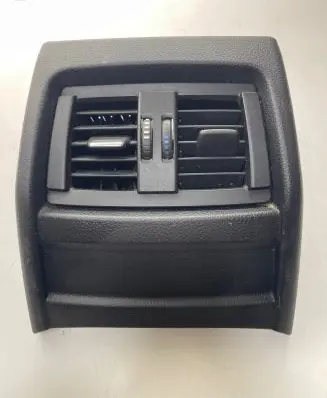 Rear air vent grill
