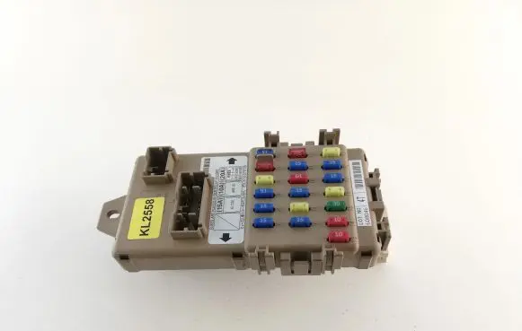 Subaru Impreza II Fuse module LB100701B 608046