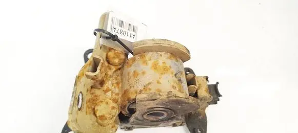 Mazda 323 Engine mount bracket 
