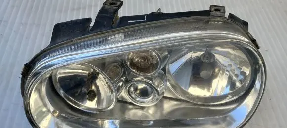 Volkswagen Golf IV Front reflector 