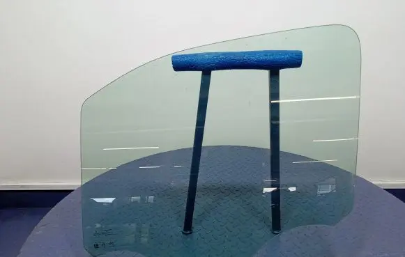 Peugeot Rifter Front door window glass four-door
