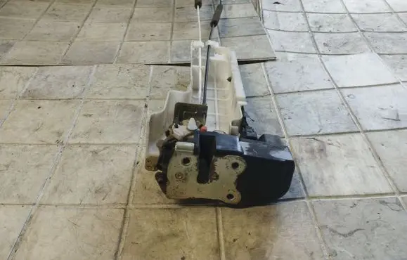 Chrysler Pacifica Rear door lock