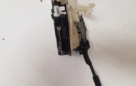 Volkswagen PASSAT CC Rear door lock 05A5N0839015D