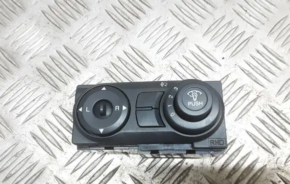 Chevrolet Captiva Headlight level height control switch