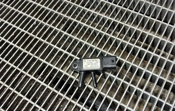 Renault Captur Exhaust gas pressure sensor 227702184R