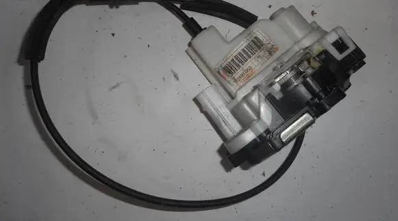 Fiat 500E Front door lock 52191860