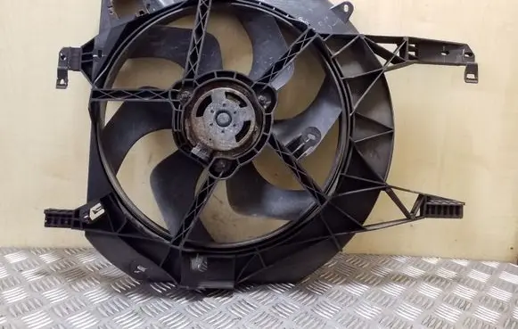 Nissan Primastar Radiator cooling fan shroud 8200957330 93863393