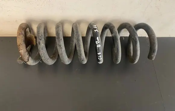 Mercedes-Benz CLS C219 Rear coil spring T614204