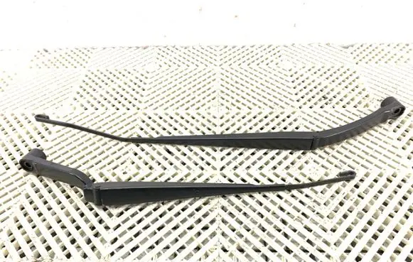 Nissan Qashqai Front wiper blade arm