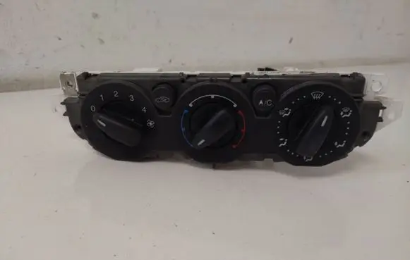 Ford Focus Climate control unit 69607332 7M5T19980AA